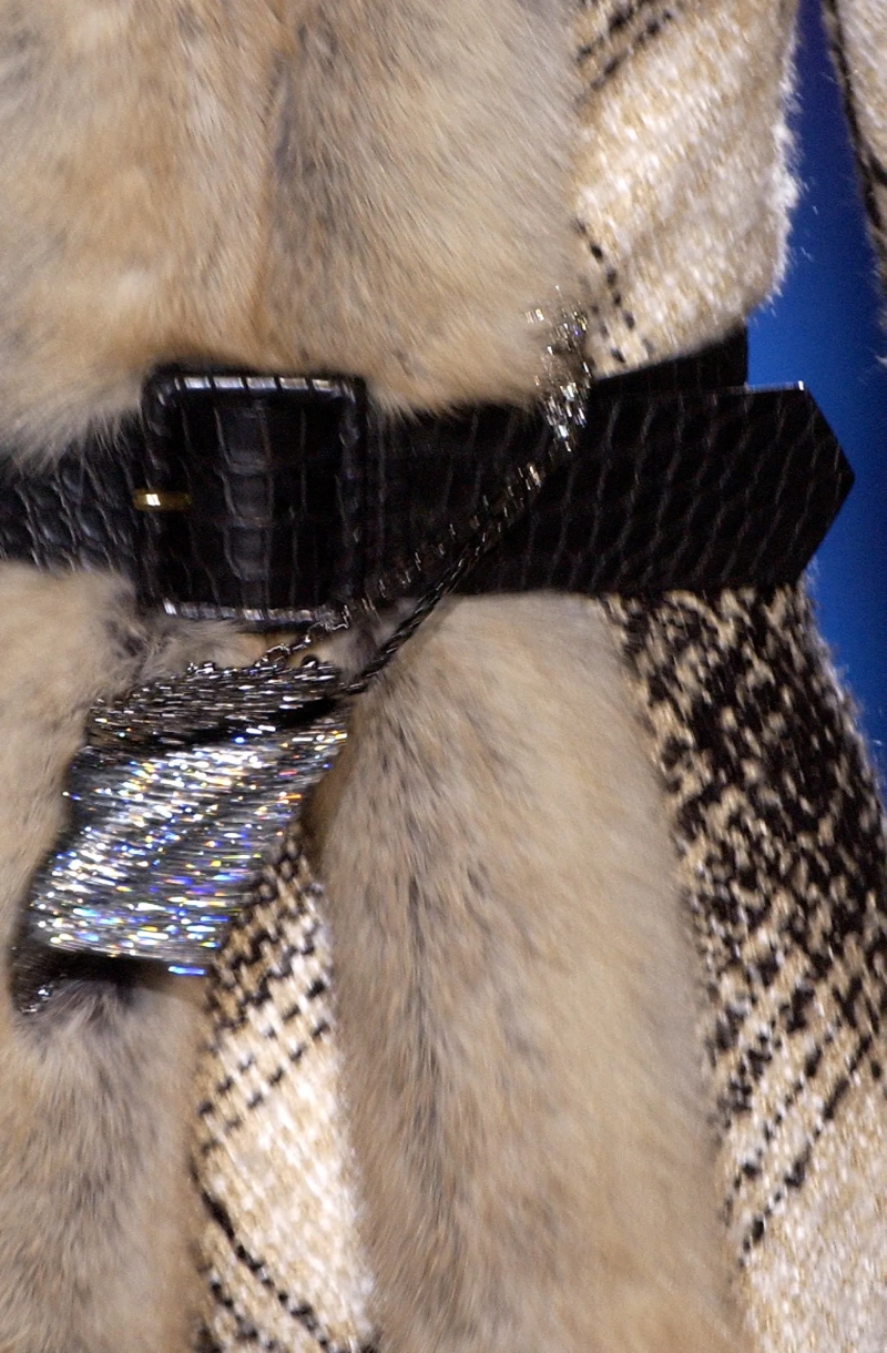 valentino-fall-2003-couture-details-00070h.webp