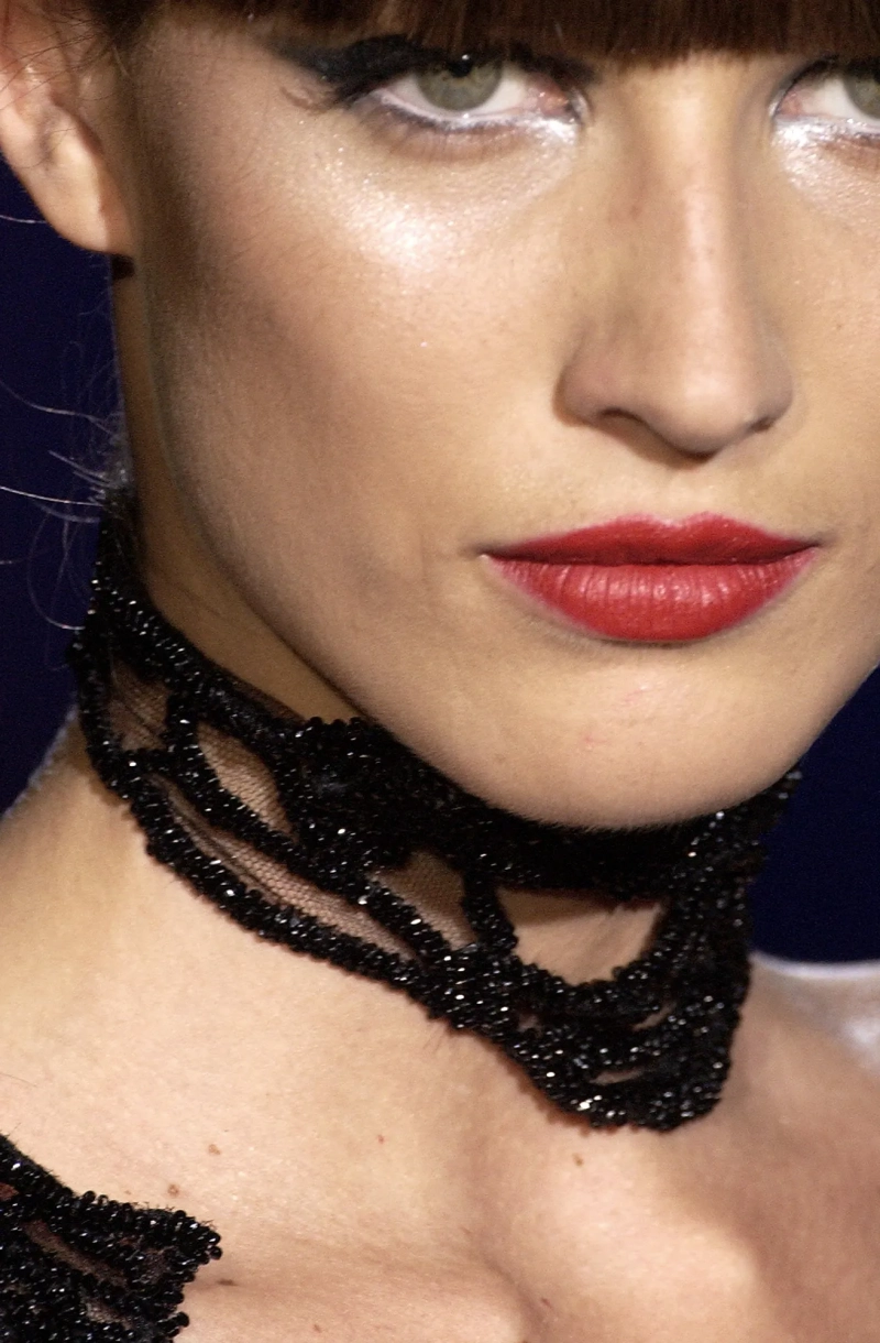 valentino-fall-2003-couture-details-00440h-michelle-alves.webp