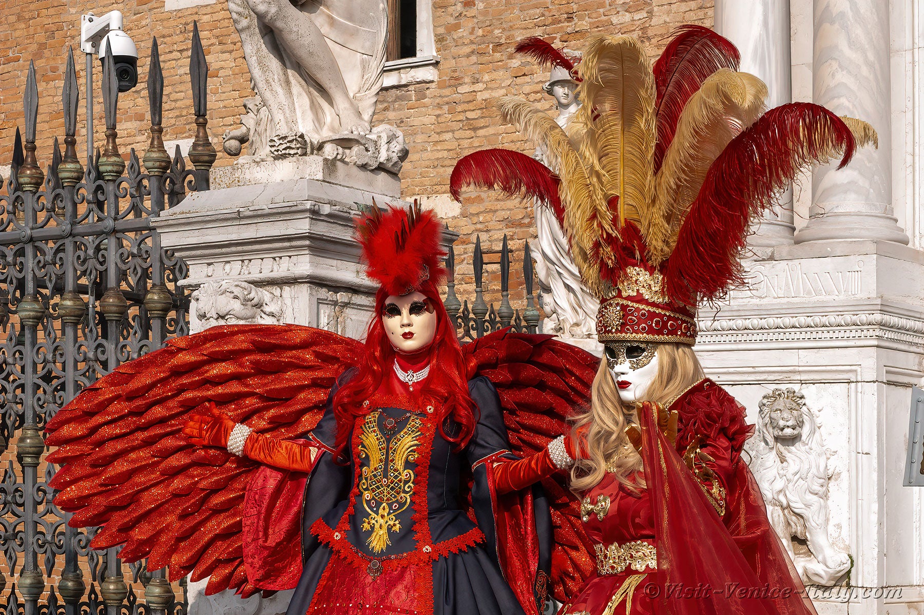 carnival-venice-2024-costume-masks-286.jpg