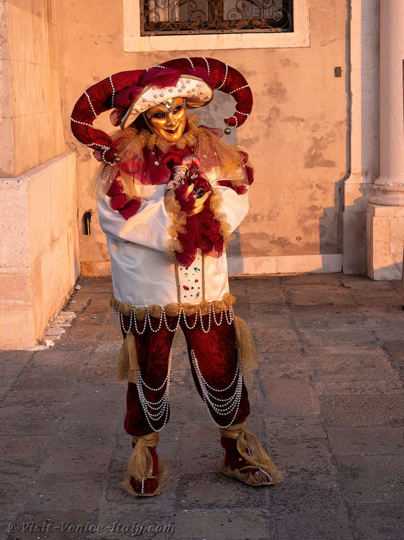venice-carnival-mask-costume-san-giorgio-maggiore-189.jpg