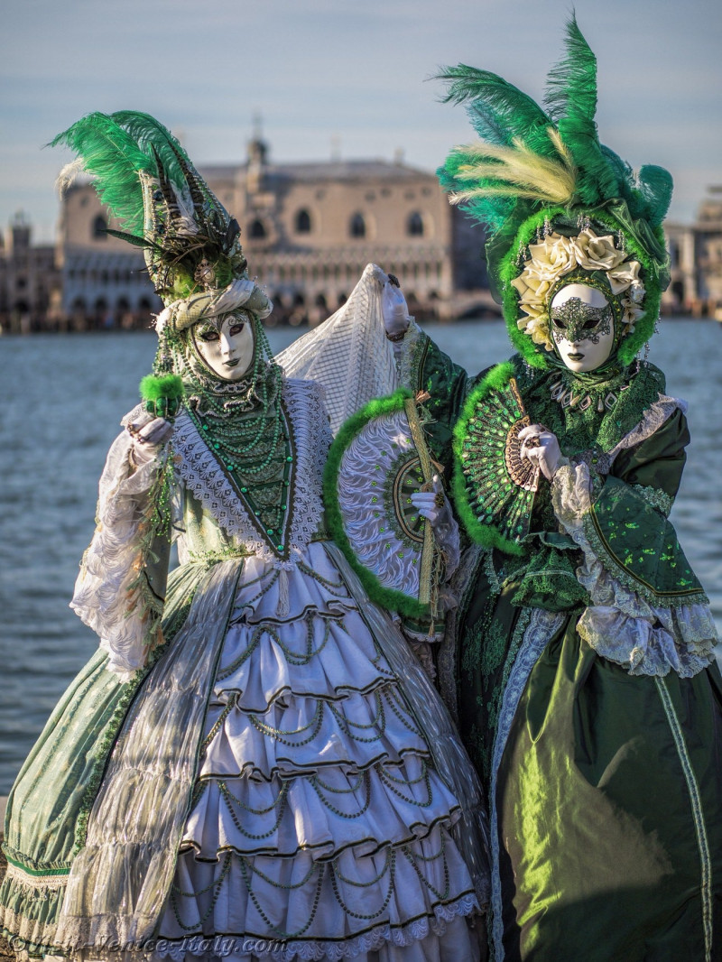 venice-carnival-mask-costume-0716.jpg