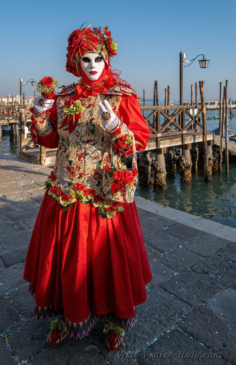 venice-carnival-mask-costume-saint-mark-057.jpg