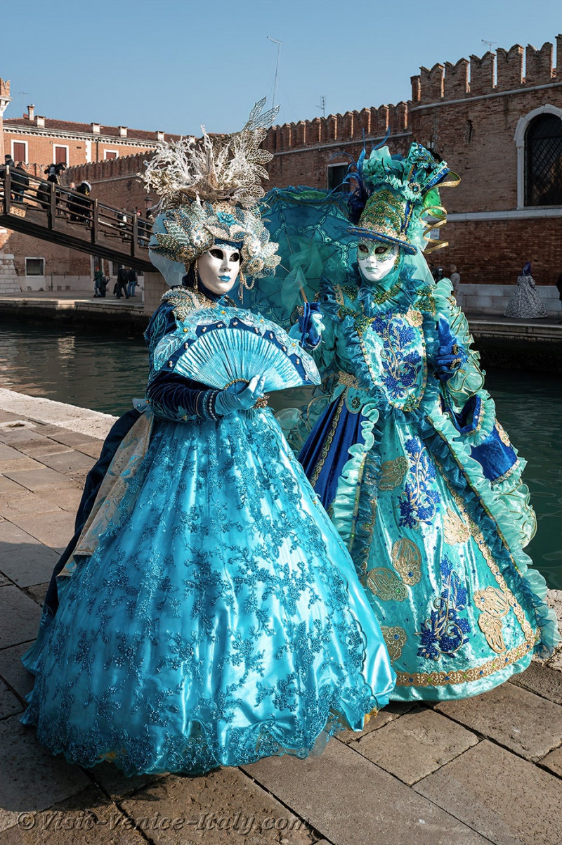 carnival-venice-2024-costume-masks-695.jpg