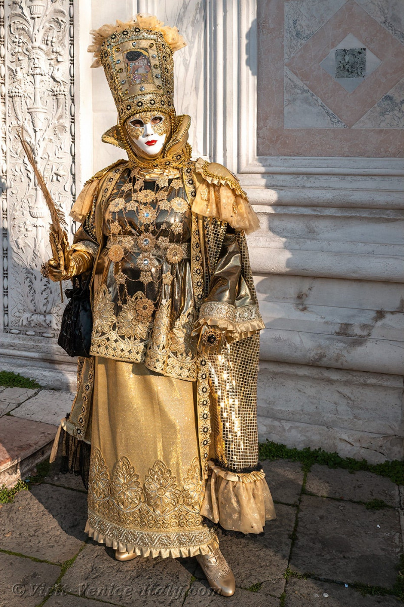 carnival-venice-2024-costume-masks-179.jpg