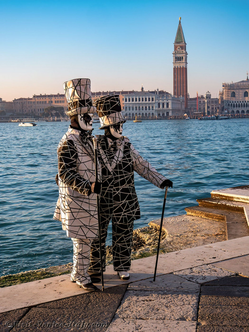 venice-carnival-mask-costume-san-giorgio-maggiore-246.jpg
