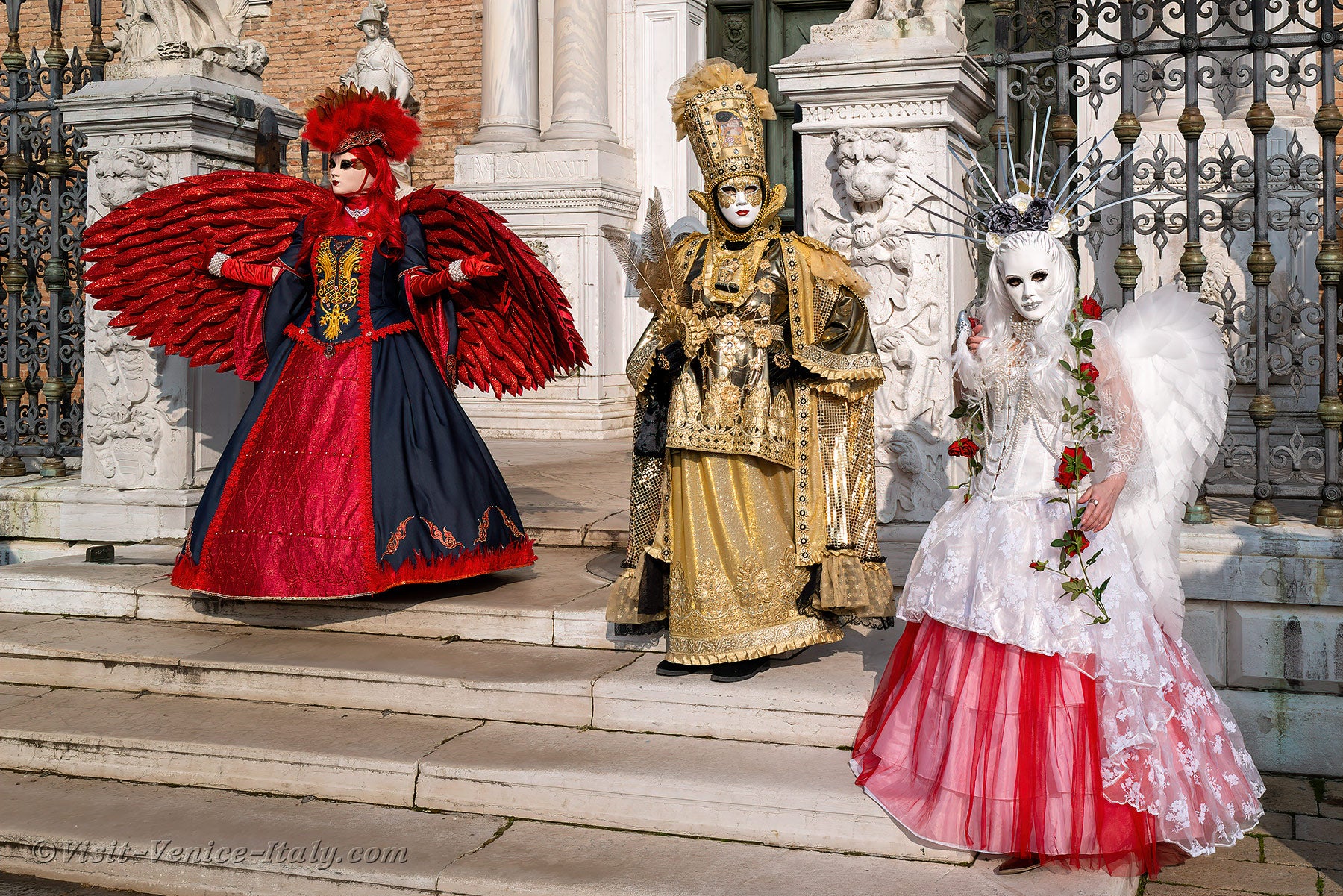 carnival-venice-2024-costume-masks-325.jpg