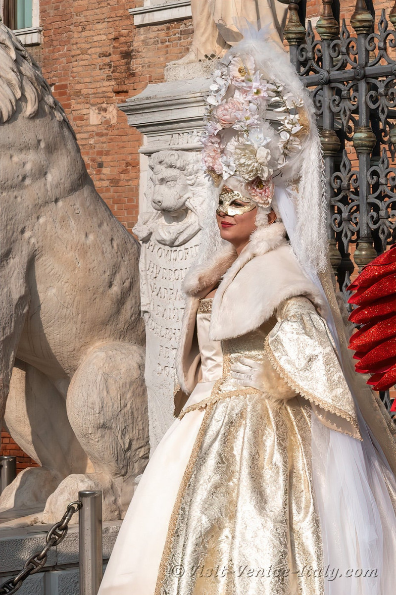 carnival-venice-2024-costume-masks-298.jpg