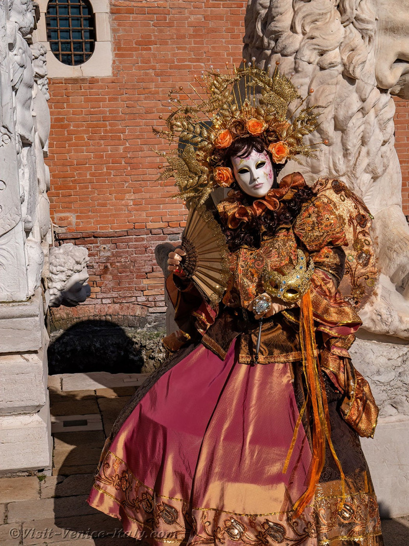 venice-carnival-mask-costume-arsenal-499.jpg