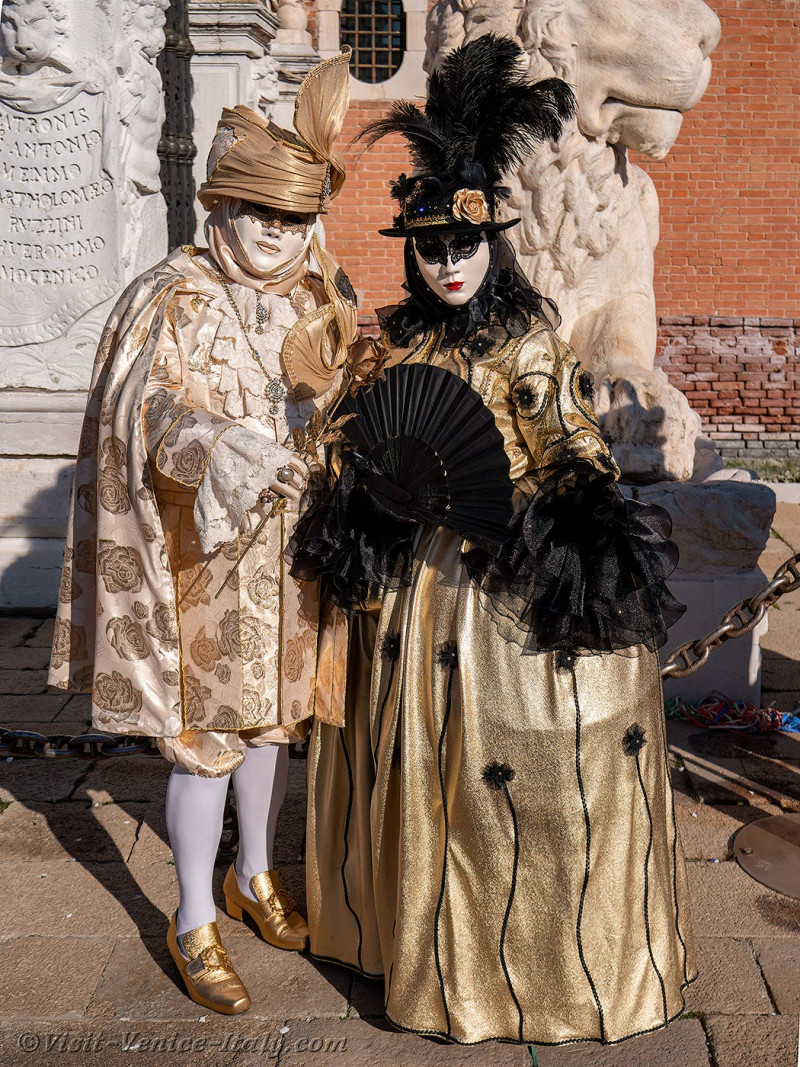 venice-carnival-mask-costume-arsenal-700.jpg