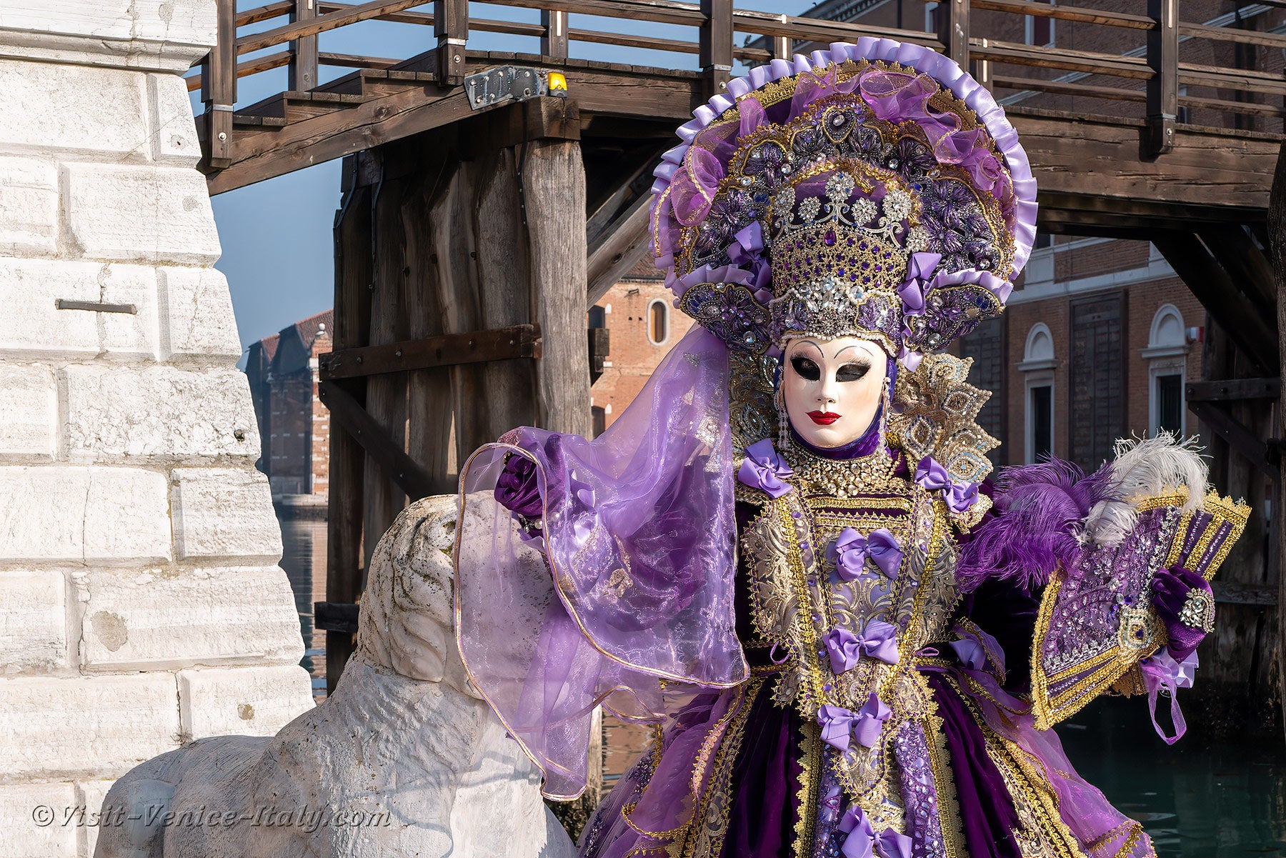 carnival-venice-2024-costume-masks-359.jpg