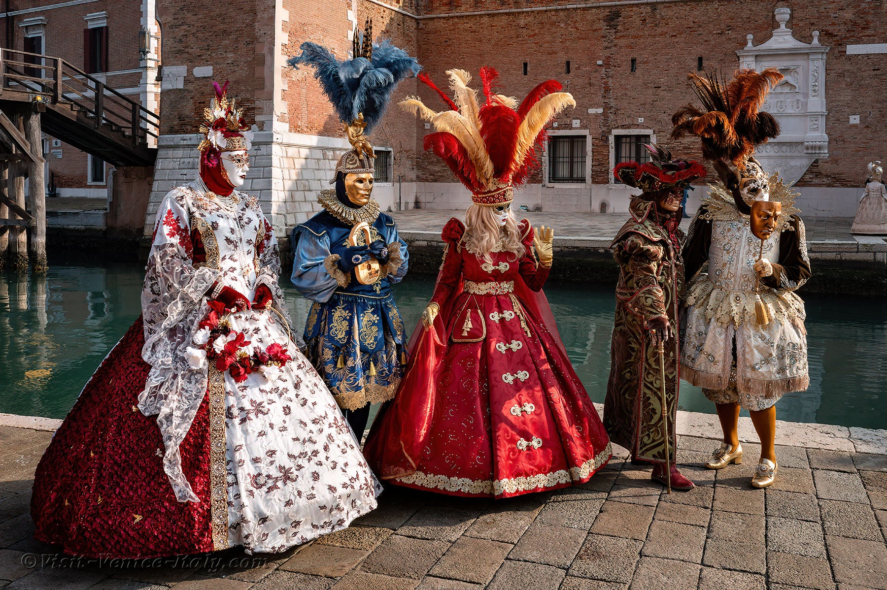 carnival-venice-2024-costume-masks-371.jpg