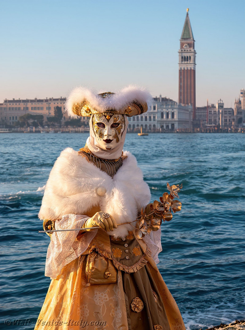venice-carnival-mask-costume-san-giorgio-maggiore-252.jpg