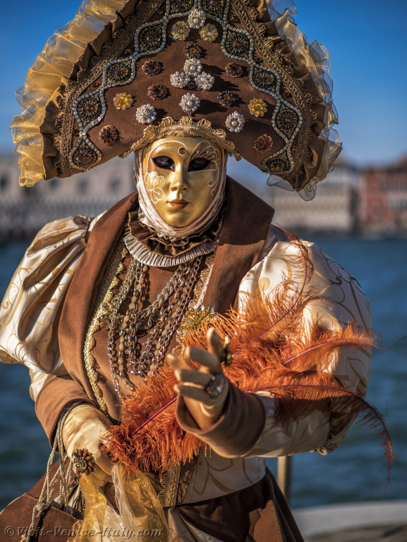 venice-carnival-mask-costume-0674.jpg
