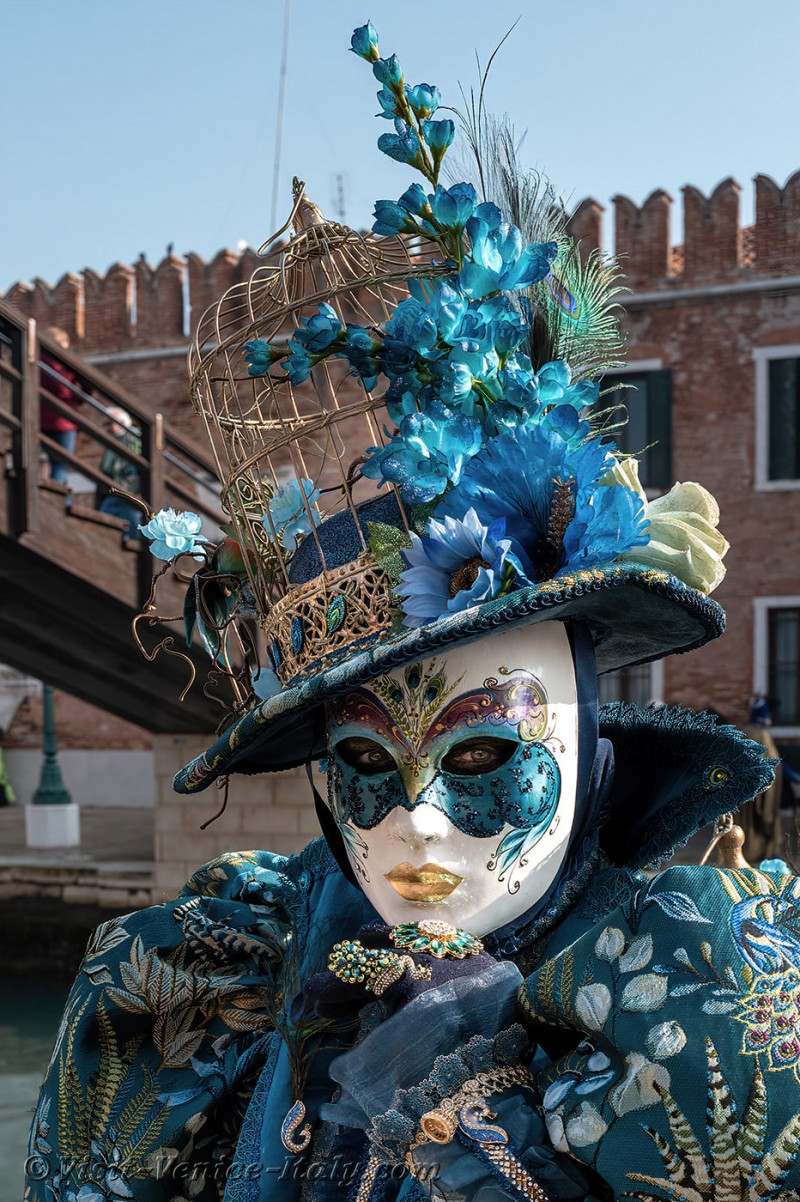 carnival-venice-2024-costume-masks-709.jpg
