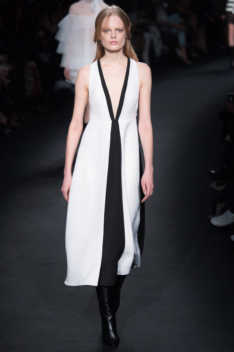 042-valentino.jpg