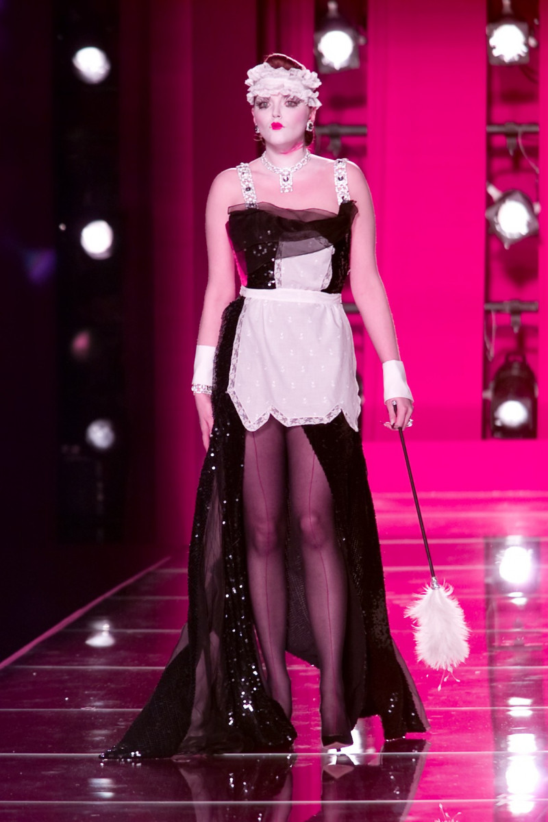 CHRISTIAN-DIOR-FALL-2000-HC-17.jpg