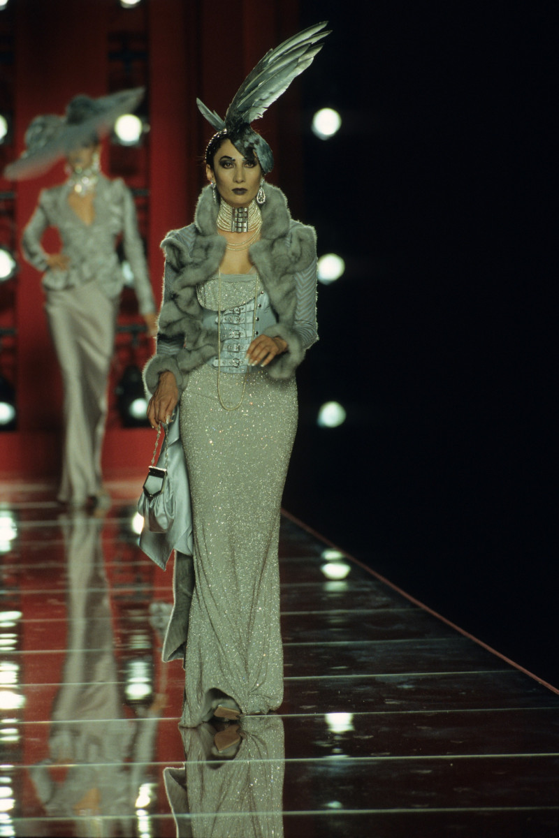 CHRISTIAN-DIOR-FALL-2000-HC-09.jpg