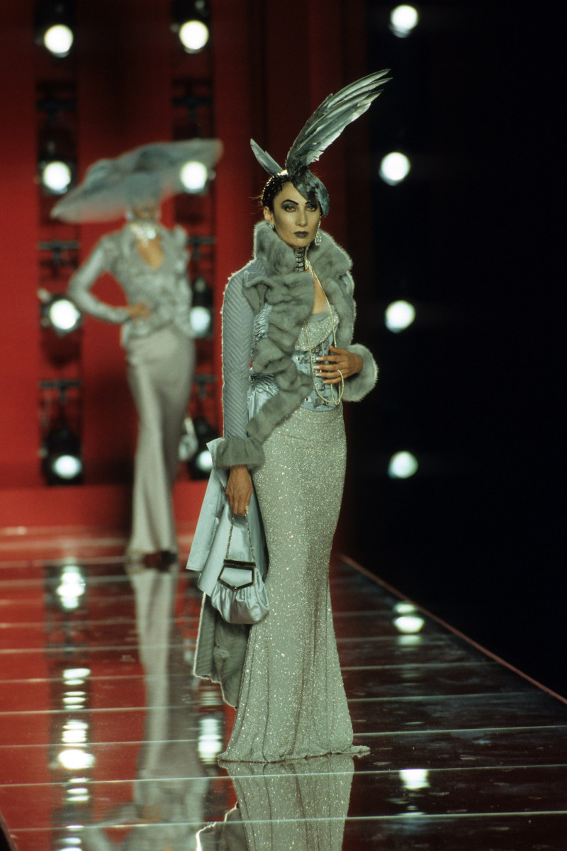 CHRISTIAN-DIOR-FALL-2000-HC-42.jpg