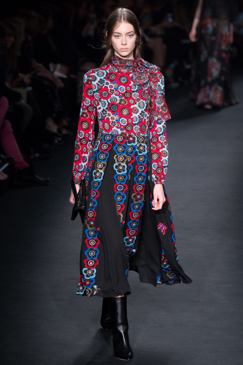 064-valentino.jpg