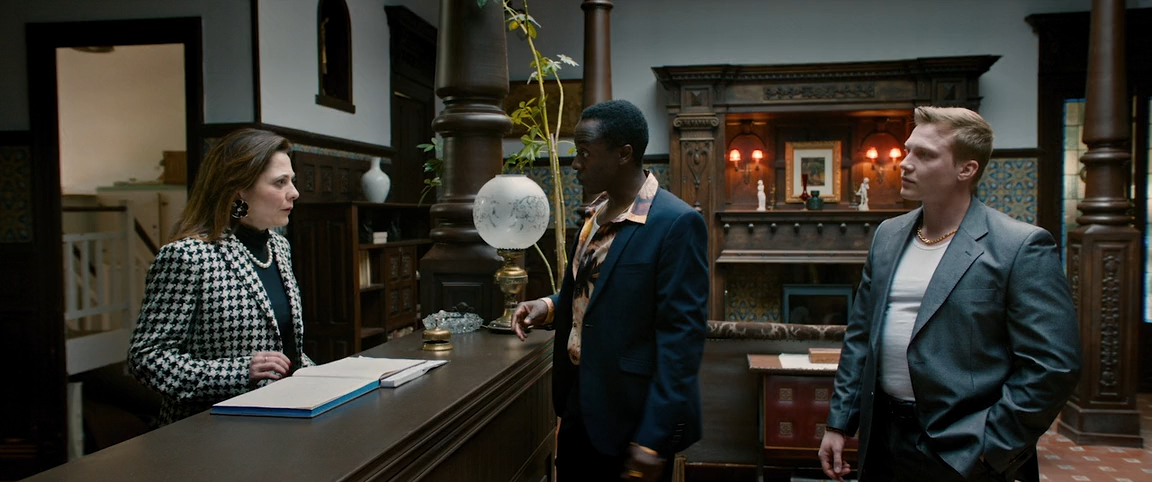 Джентльмен (2025) HDRip-AVC_ivanes.mkv_snapshot_00.58.05.357.png