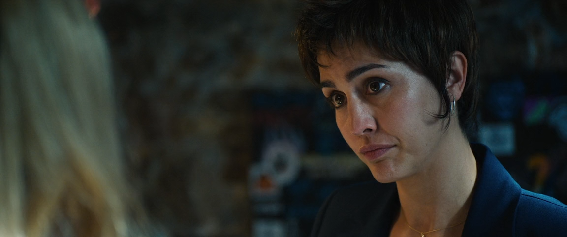 Джентльмен (2025) HDRip-AVC_ivanes.mkv_snapshot_00.11.37.488.png