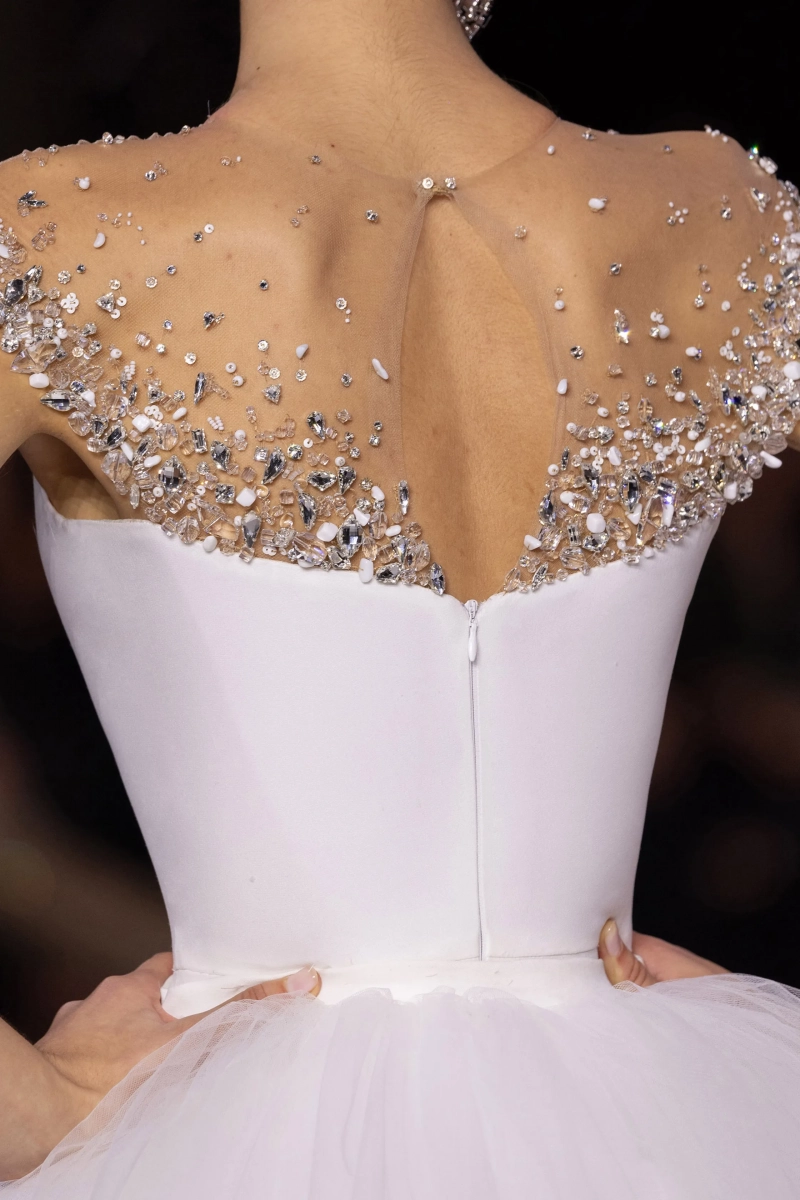 00070-celia-kritharioti-spring-2025-couture-details-credit-brand.webp