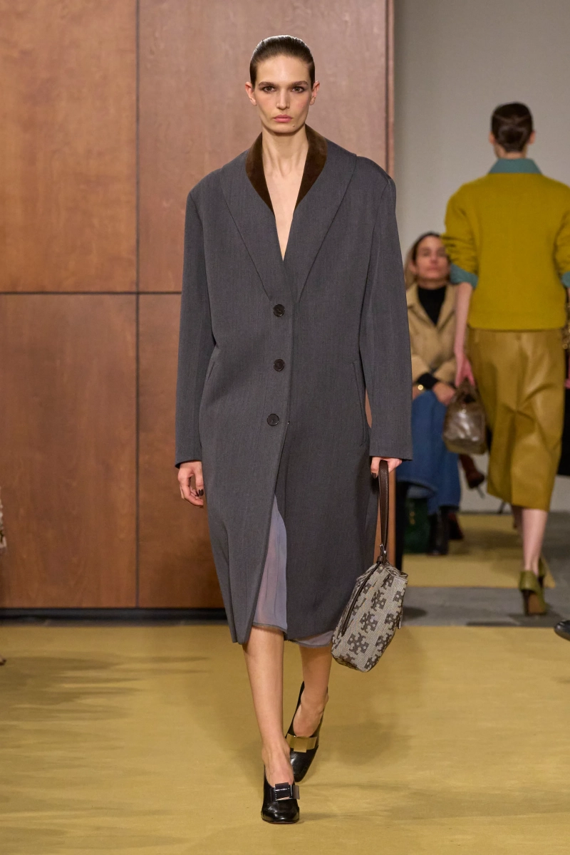 00010-tory-burch-fall-2026-ready-to-wear-credit-gorunway.webp