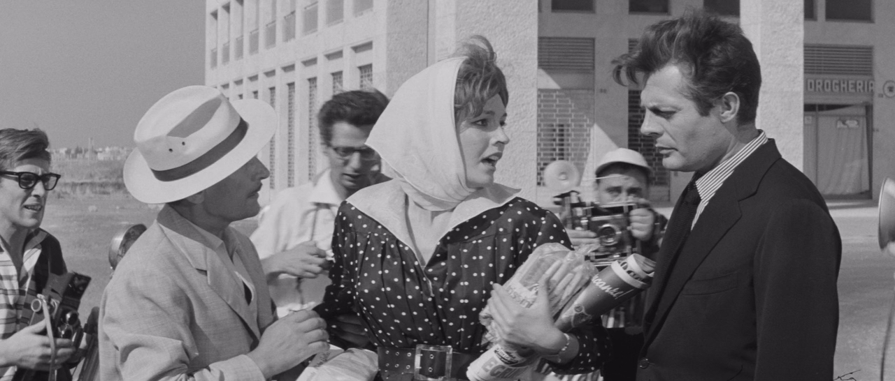 Сладкая жизнь.1960.BDRip 720p msltel.mkv_snapshot_02.31.02.341.jpg