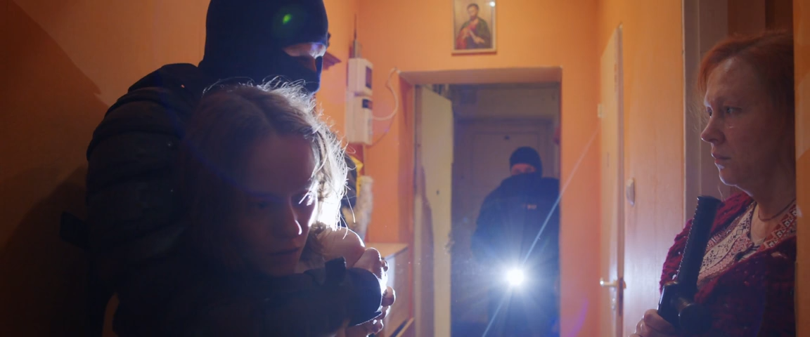 Minsk [2022(2021)]_WEB-DLRip-AVC_.mkv_snapshot_00.33.07.960.png