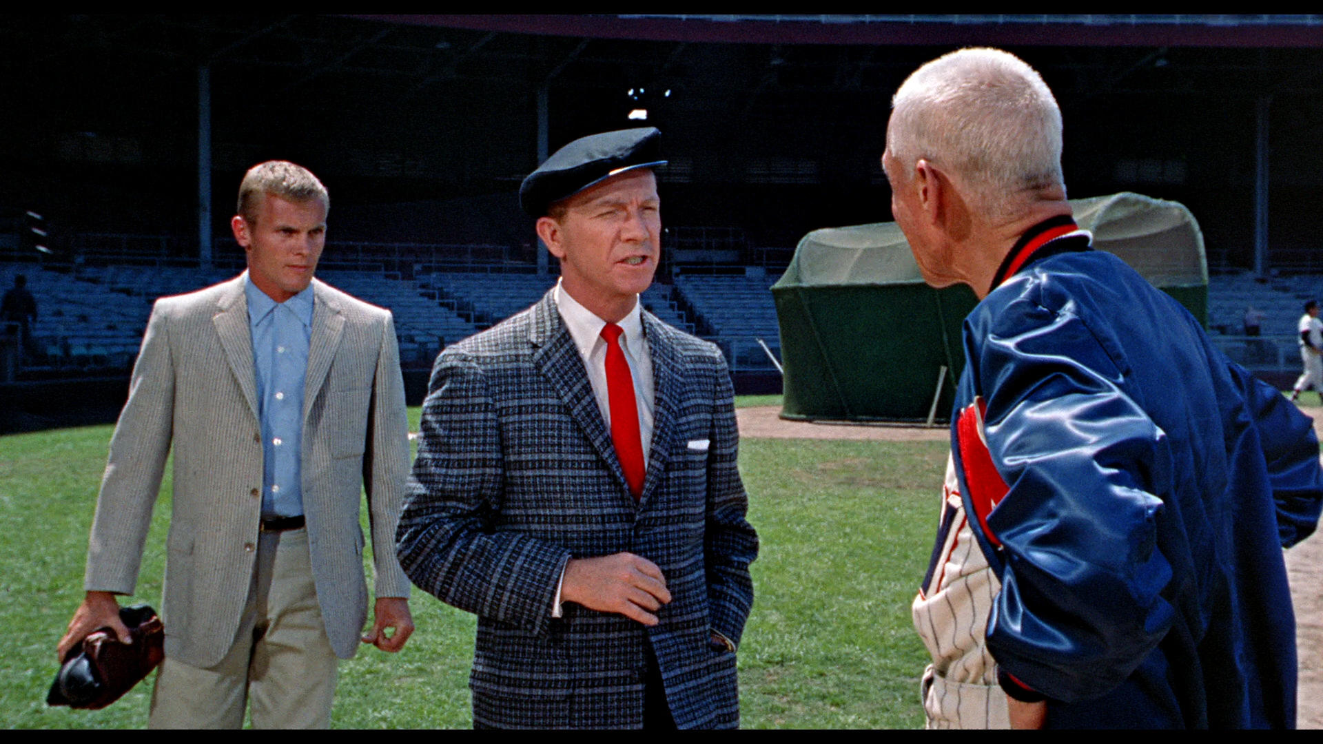 Damn.Yankees.1958.BDRemux.1080p.mkv_snapshot_00.24.29.662.png