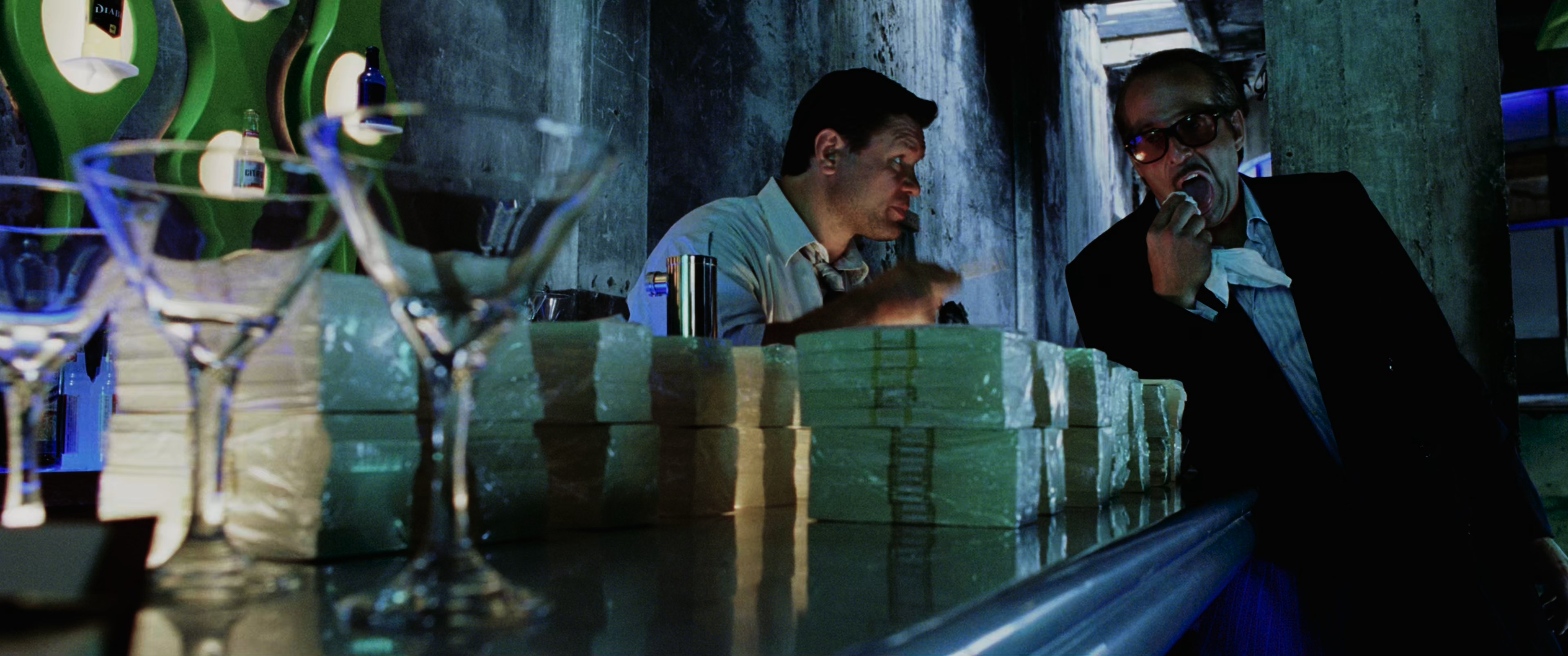 Bad Boys II (2003) BDRip 2160p-NVENC 10 bit [HDR].mkv_snapshot_00.24.51.490.jpg