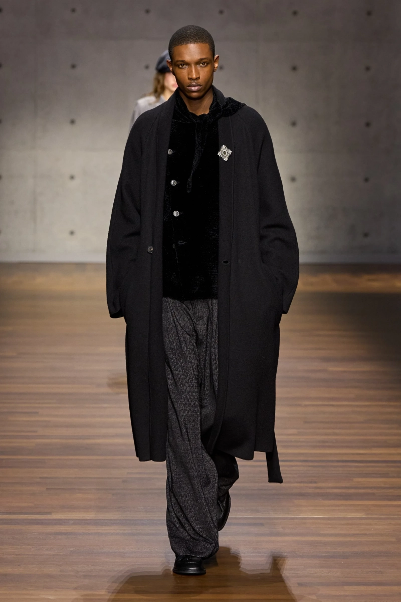 00028-emporio-armani-fall-2026-ready-to-wear-credit-gorunway.webp