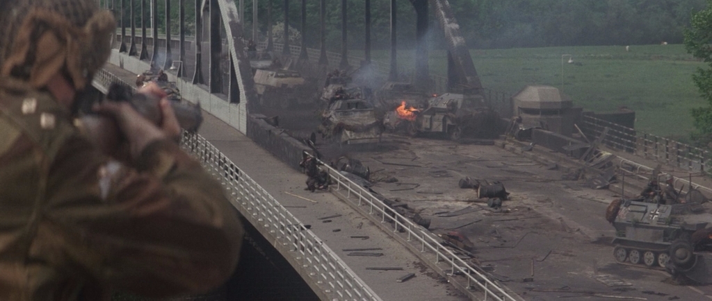 Мост слишком далеко.1977.BDRip AVC msltel.mkv_snapshot_01.23.19.755.jpg