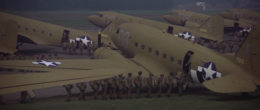 Мост слишком далеко.1977.BDRip AVC msltel.mkv_snapshot_00.37.09.339.jpg