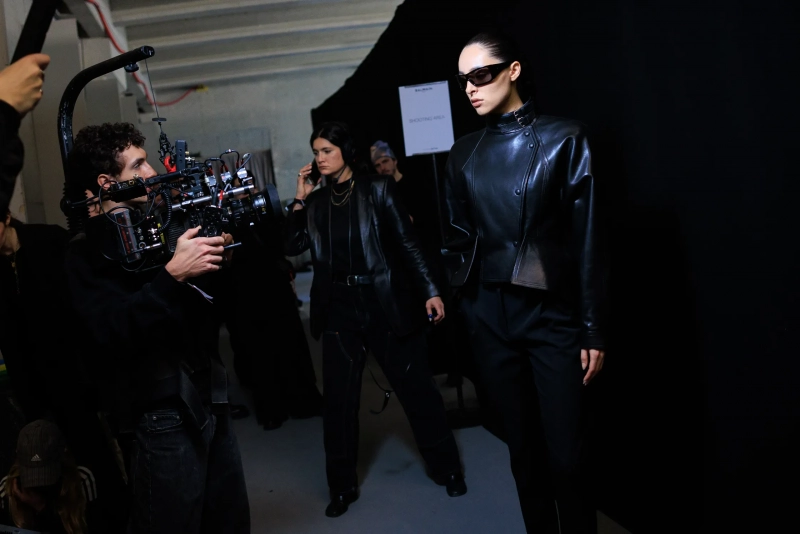 Balmain_PFW_ fw26_backstageacielle_02.webp