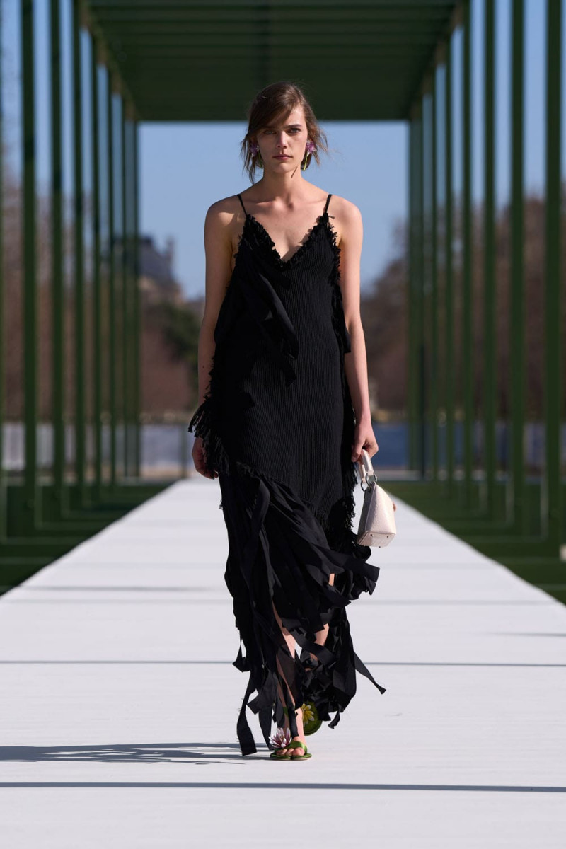 Dior-Fall-Winter-2026-2027-Women-Runway-Magazine-37.jpg