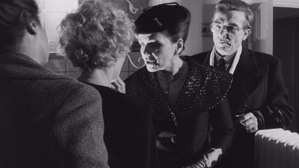 Тоска Вероники Фосс.1982.BDRip AVC msltel.mkv_snapshot_00.45.30.404.jpg