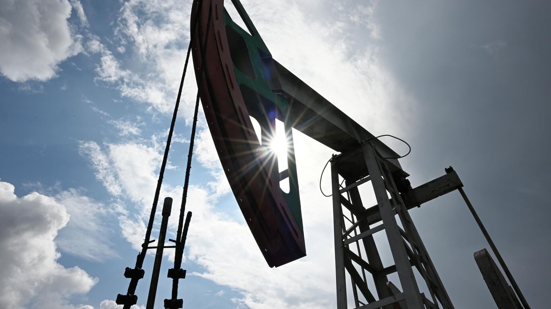 Минэнерго США поручило возобновить добычу нефти у побережья Калифорнии