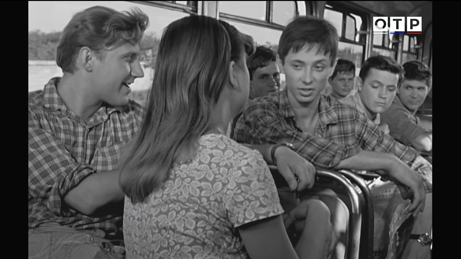 Первый.троллейбус.1963.HDTV.1080i-ylnian.mkv_snapshot_00.25.38.362.png