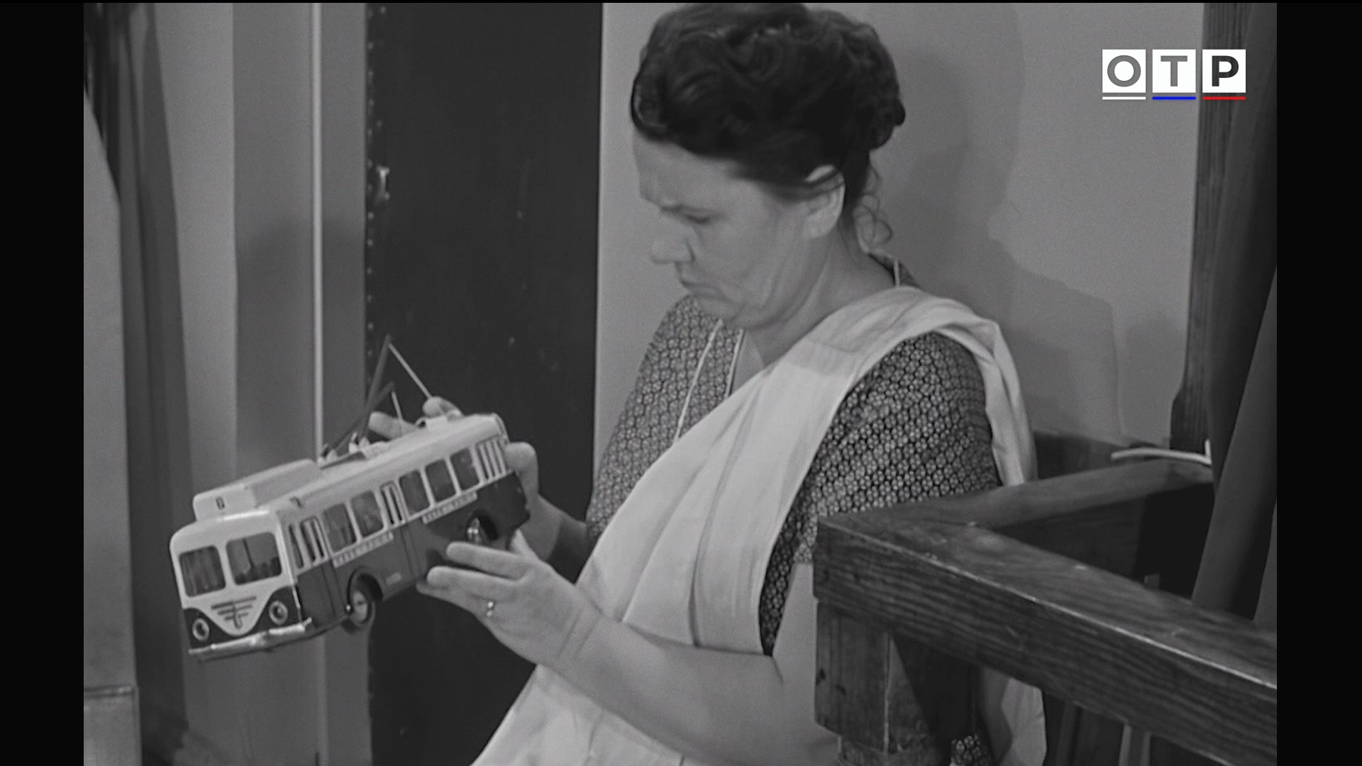 Первый.троллейбус.1963.HDTV.1080i-ylnian.mkv_snapshot_01.20.03.772.png