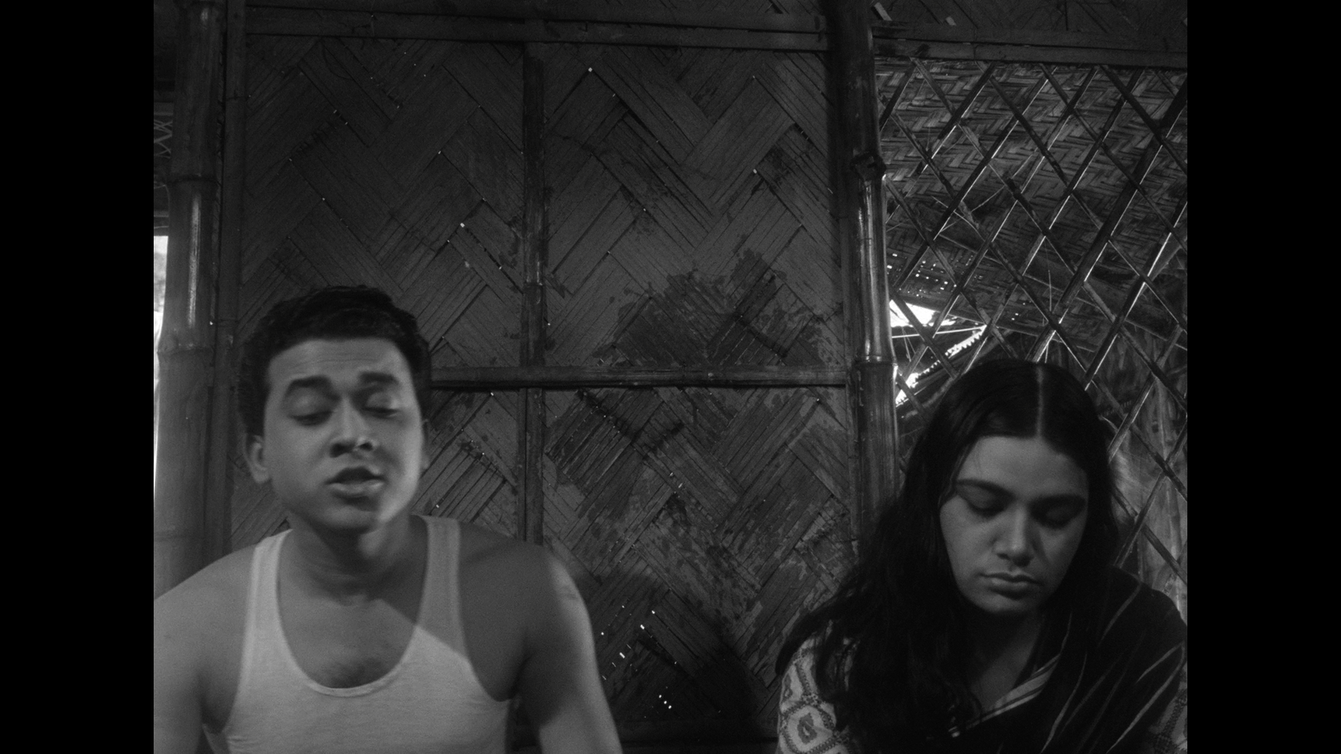 Meghe.Dhaka.Tara.1960.Criterion.Collection.BDRemux.1080p.mkv_snapshot_00.12.09.048.png
