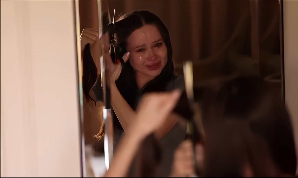 Блогер Лерчек побрилась налысо из-за четвертой стадии рака желудка