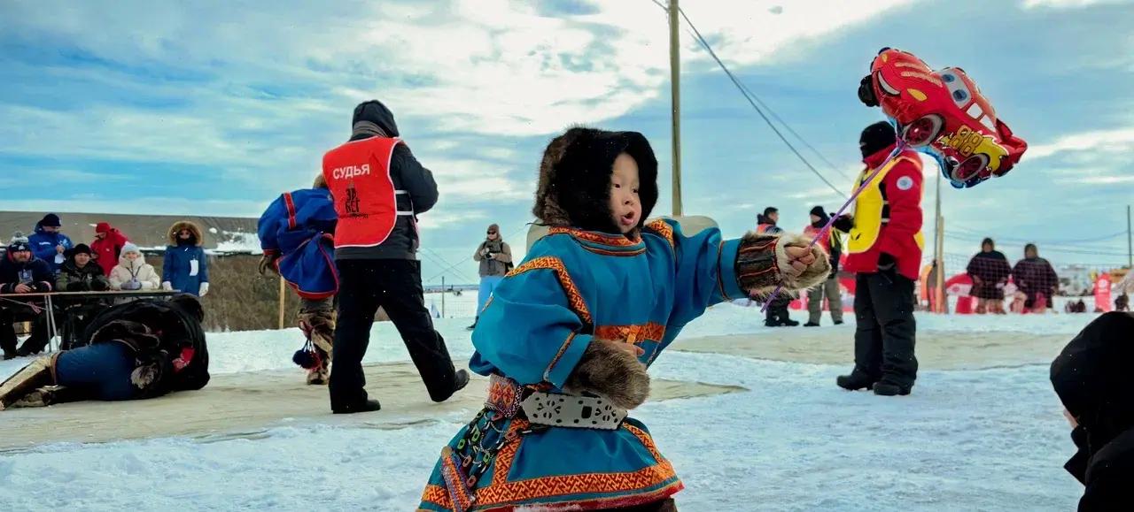 Снегоходы за гонки и поиск невест: как прошел День оленевода в Салехарде