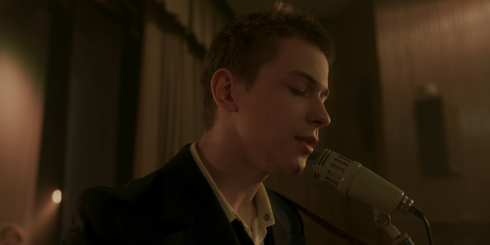 Radar.S01.E01.2026.WEB-DL.1080p.ExKinoRay.mkv_snapshot_05.20.png