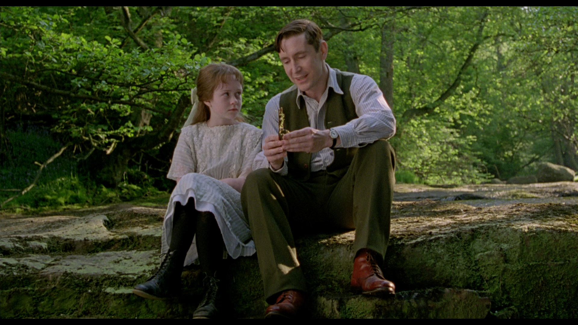 Fairy.Tale.A.True.Story.1997.1080p.BluRay.REMUX.AVC.DTS-HD.MA.5.1-dOwn.mkv_snapshot_01.08.47.png