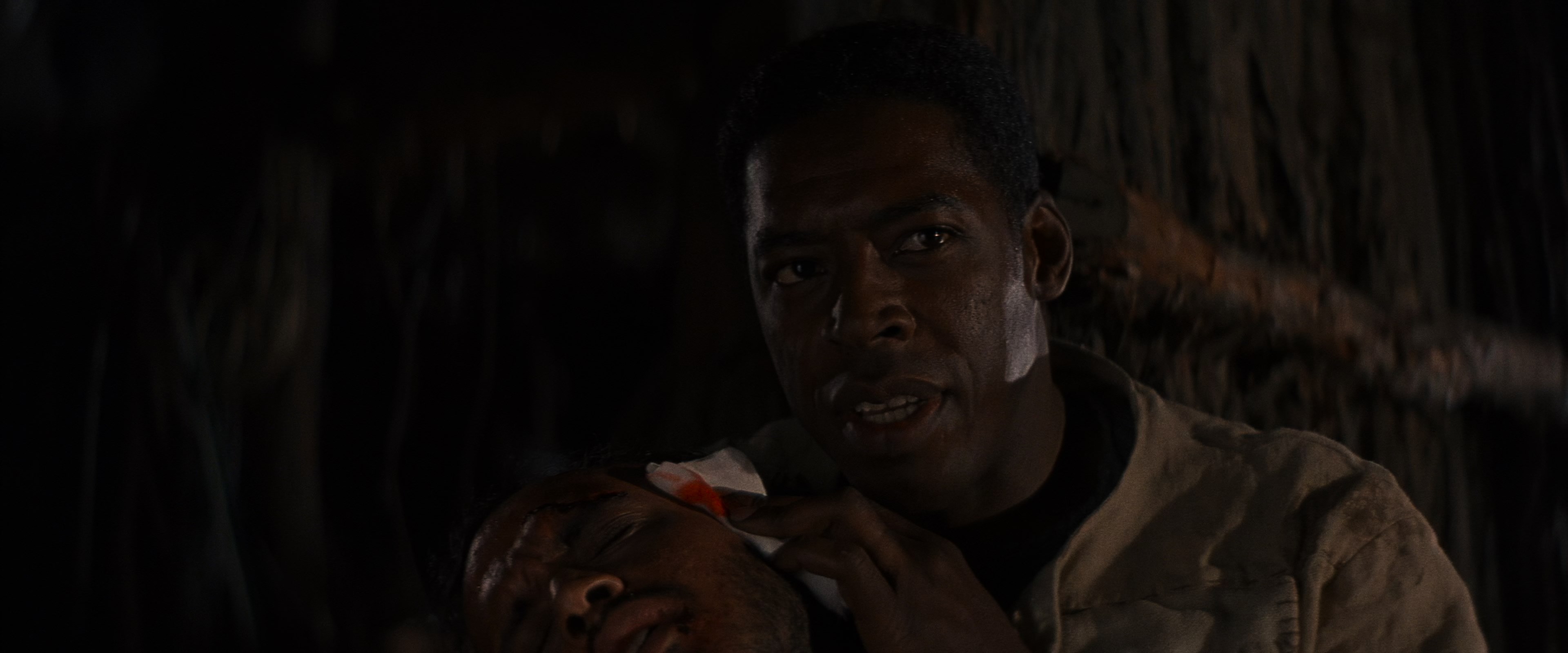 No Escape (1994) BDRip 2160p-NVENC 10 bit [HDR].mkv_snapshot_01.04.43.880.jpg