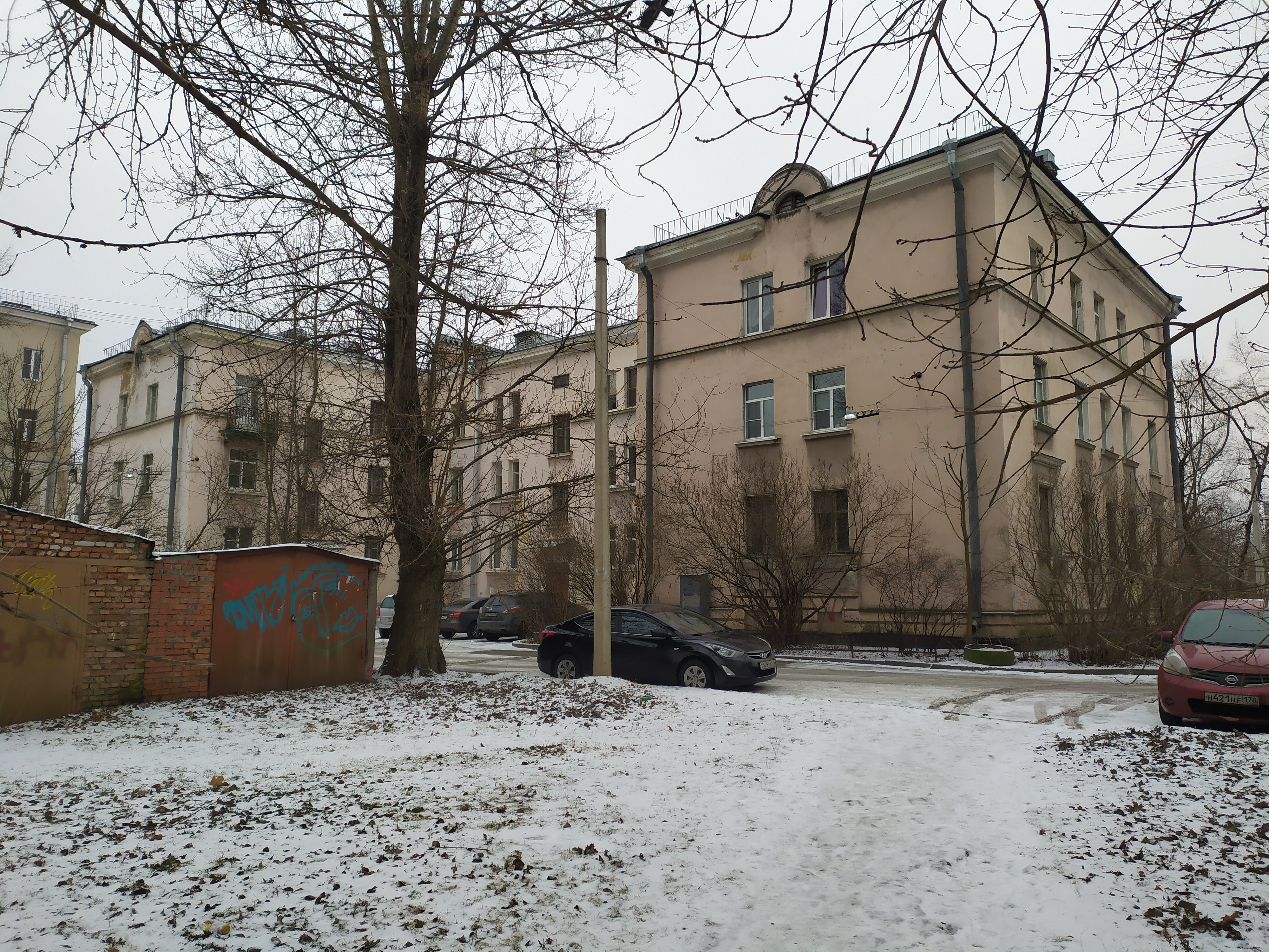 Лётчика Пилютова 8.JPG