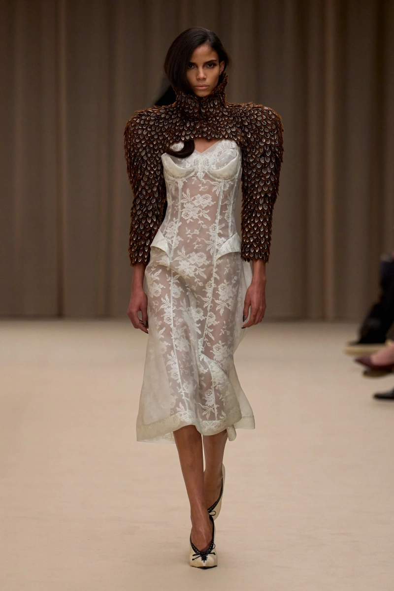 00021-mcqueen-fall-2026-ready-to-wear-credit-gorunway.webp