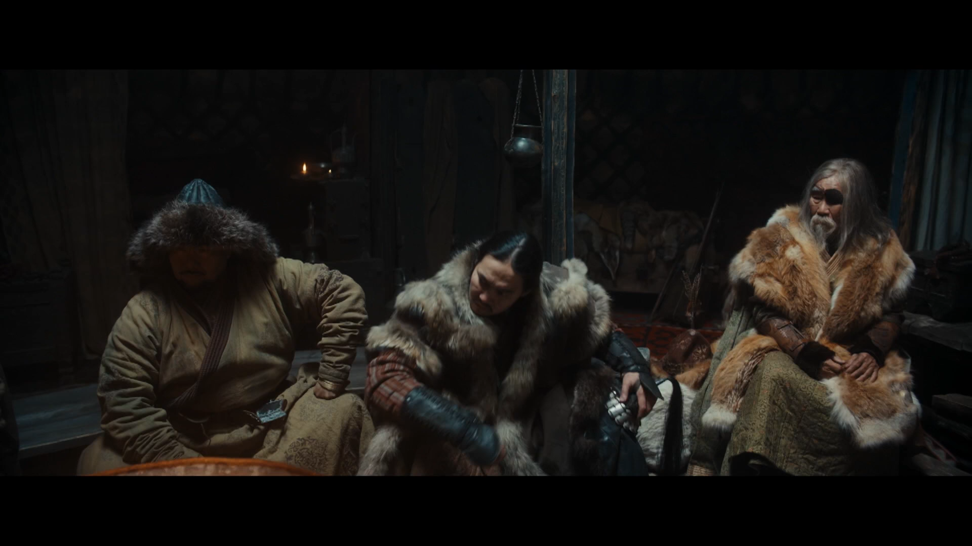 Zloy.gorod.S01.E01.2025.WEB-DL.1080p.ExKinoRay.mkv_snapshot_02.45.png
