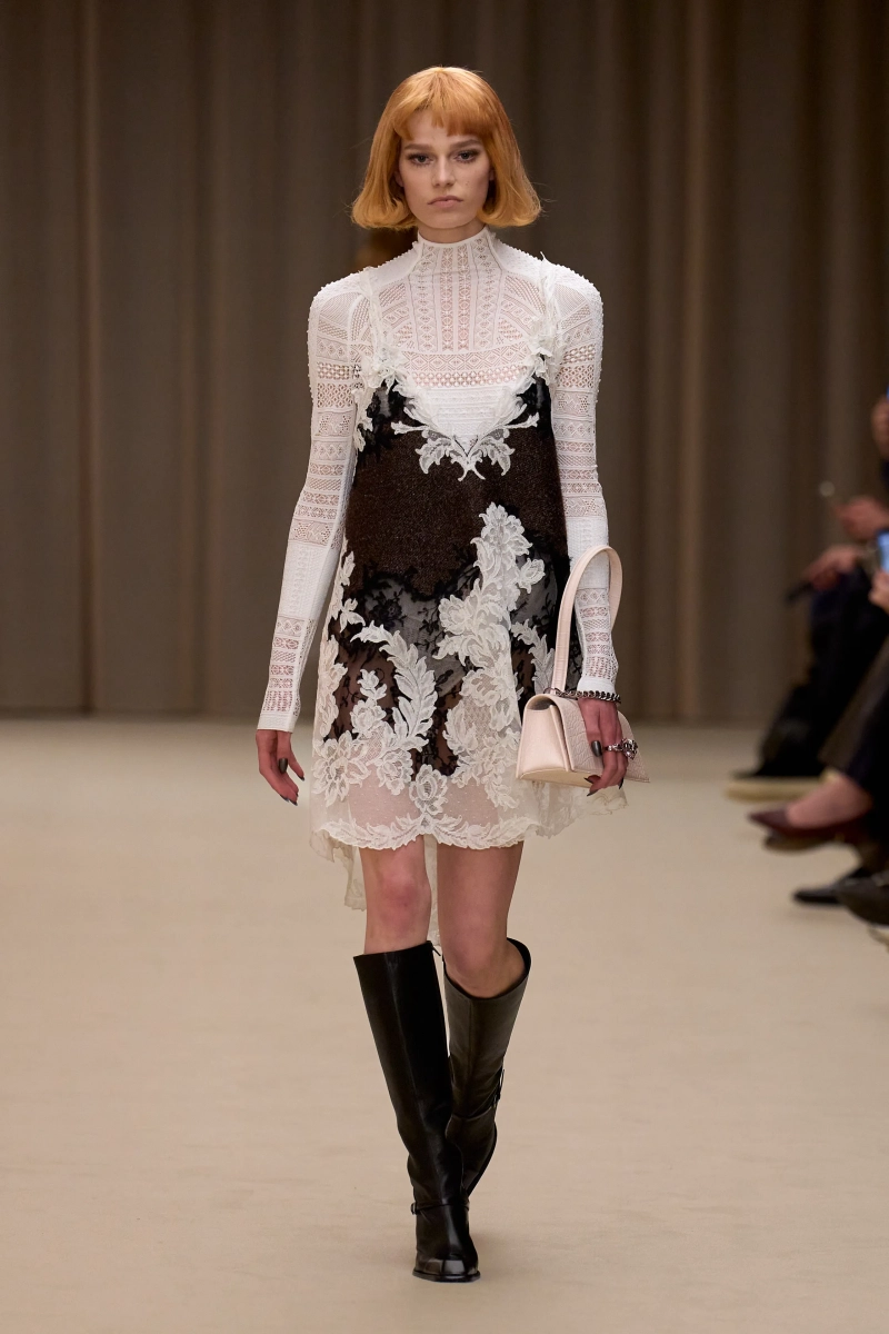 00017-mcqueen-fall-2026-ready-to-wear-credit-gorunway.webp
